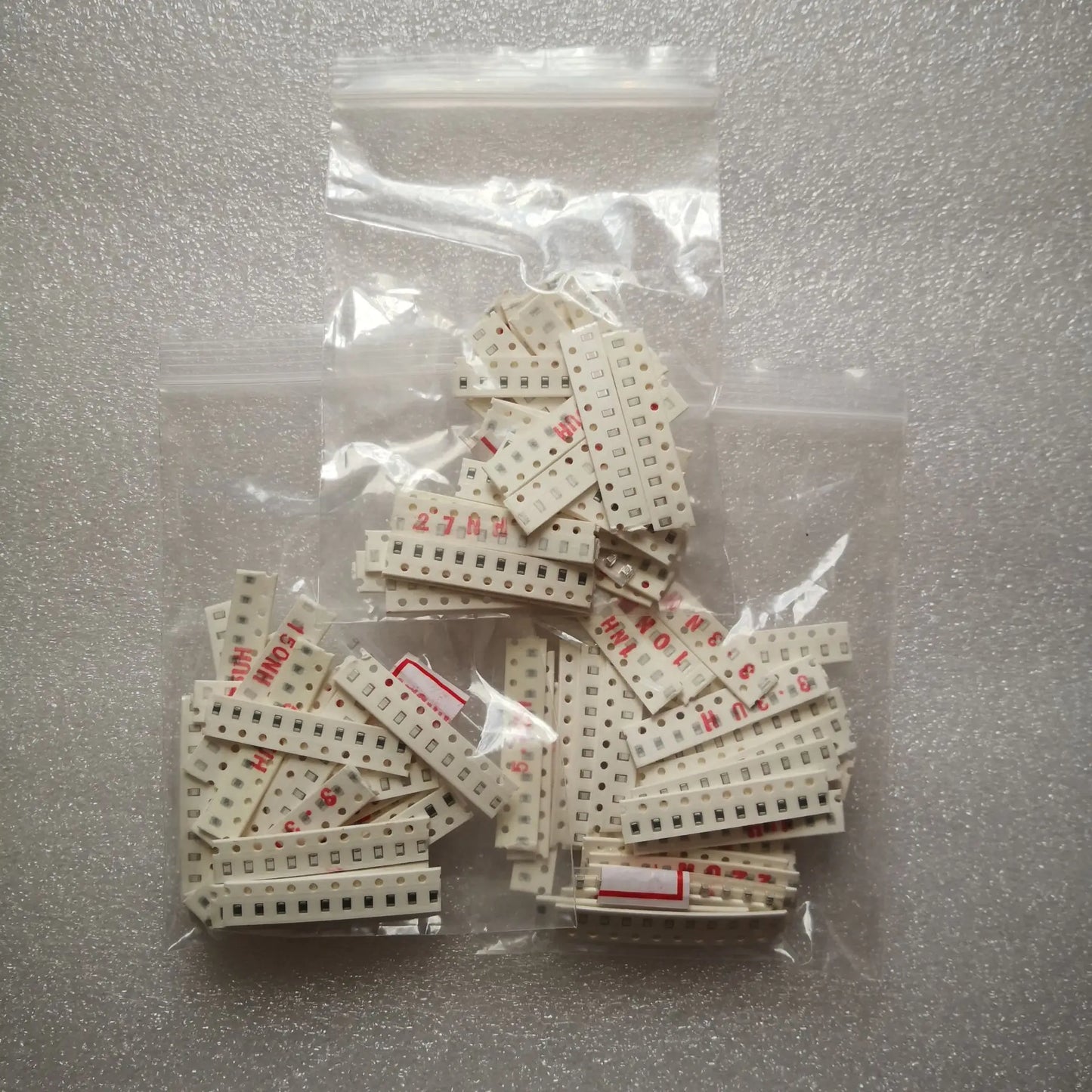 Kit Surtido Inductores SMD 0805 - 30 Valores (1nH a 22uH) x 10 Unidades (Total 300 Piezas)