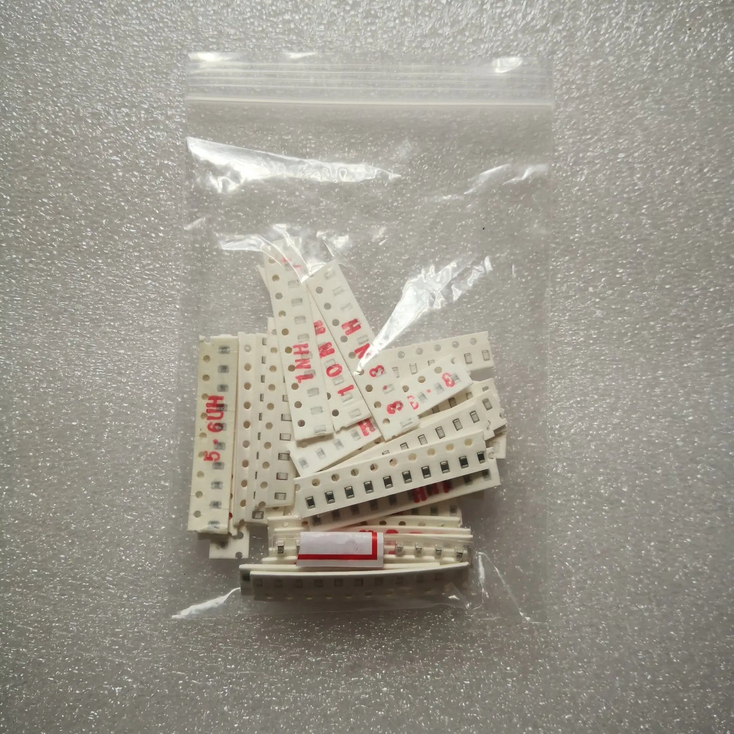 Kit Surtido Inductores SMD 0805 - 30 Valores (1nH a 22uH) x 10 Unidades (Total 300 Piezas)