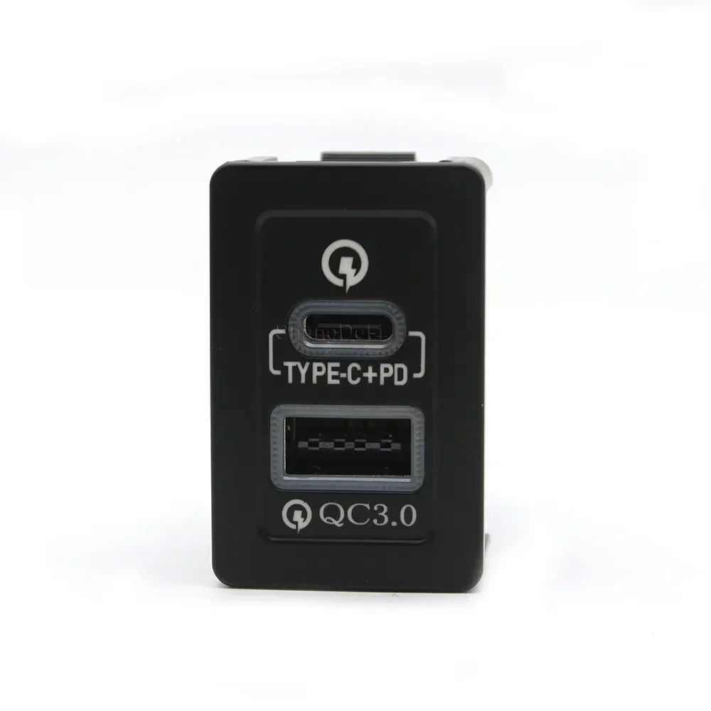 Cargador Auto Rápido USB-C PD + USB-A Socket Interfaz para Suzuki SX4/Swift/Vitara/Alto/Ciaz/Splash