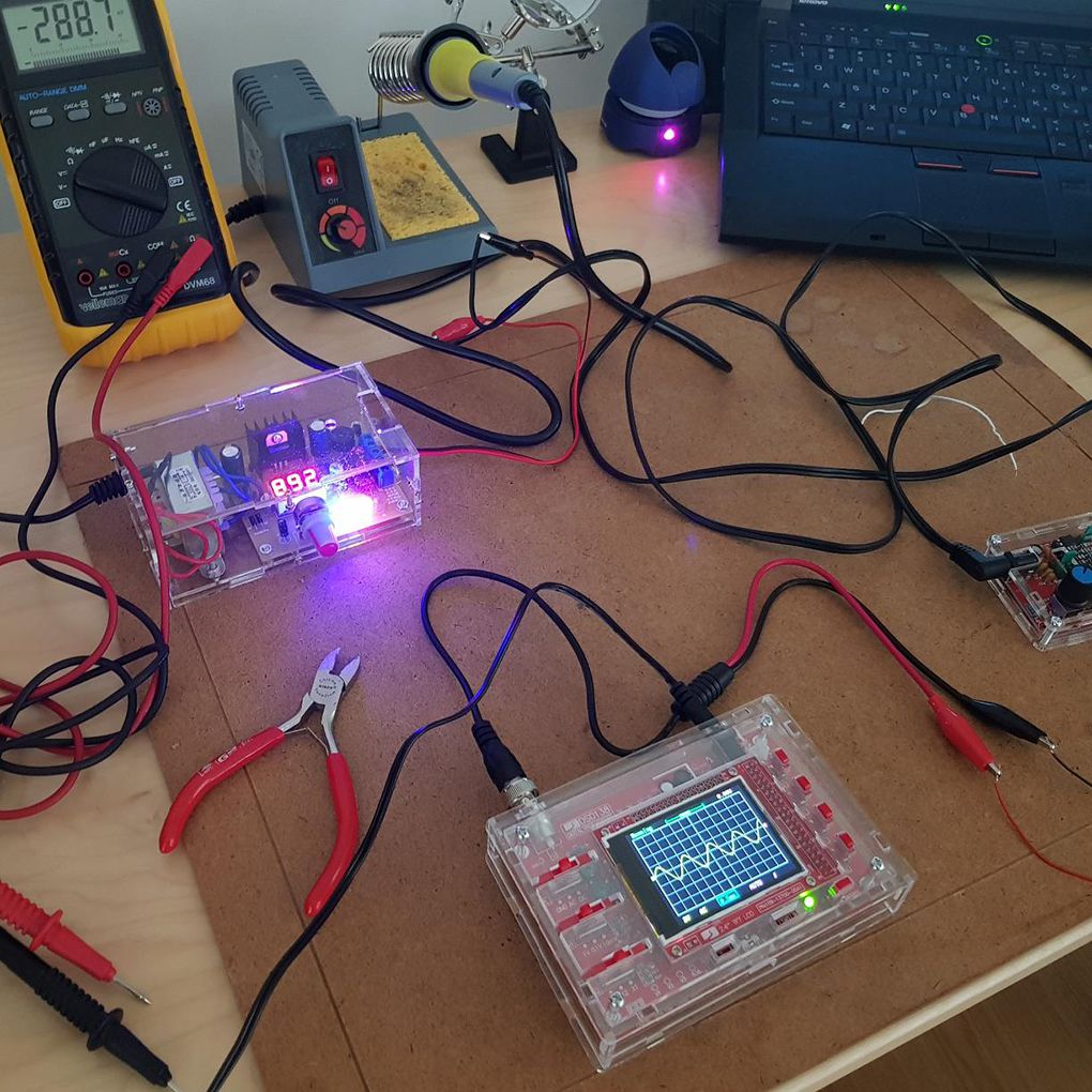 Kit Osciloscopio Digital DIY DSO138 (Código Abierto) con Sonda Cocodrilo y Case Acrílico + Generador XR2206