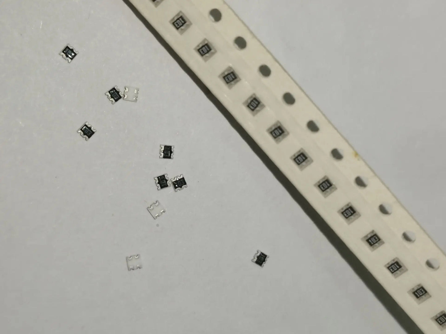50pcs 0603*2 Network resistance SMD array 4P2R 0~1M 0 10 22 33 47 100 220 330 470 1K 2.2K 3.3K 4.7K 10K 22K 33K 47K 100K 1M ohm