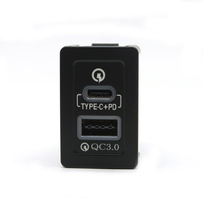 Cargador Auto Rápido USB-C PD + USB-A Socket Interfaz para Suzuki SX4/Swift/Vitara/Alto/Ciaz/Splash