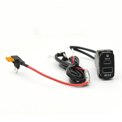 Cargador Auto Rápido USB-C PD + USB-A Socket Interfaz para Mitsubishi Outlander/Lancer/Pajero/ASX/V73/V93/V97