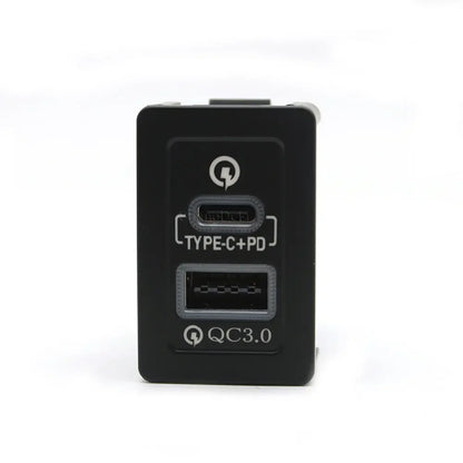 Cargador Auto Rápido USB-C PD + USB-A Socket Interfaz para Suzuki SX4/Swift/Vitara/Alto/Ciaz/Splash
